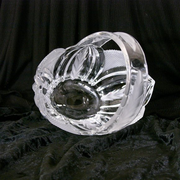 Crystal Glass Basket Scalloped Pointed Edges Etched Leaves 8.5 Inches High - Picture 4 of 5